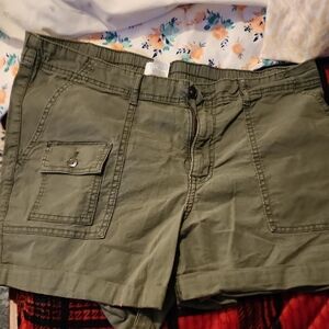 Time and Tru Olive Green Utility Women's Shorts
